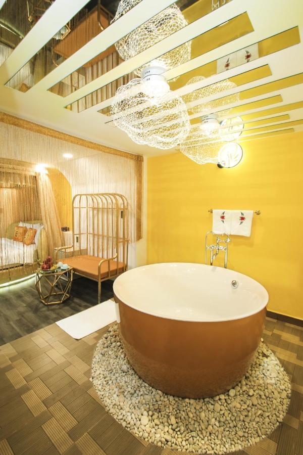 Eros Hotel - Love Hotel مدينة هوشي منه المظهر الخارجي الصورة